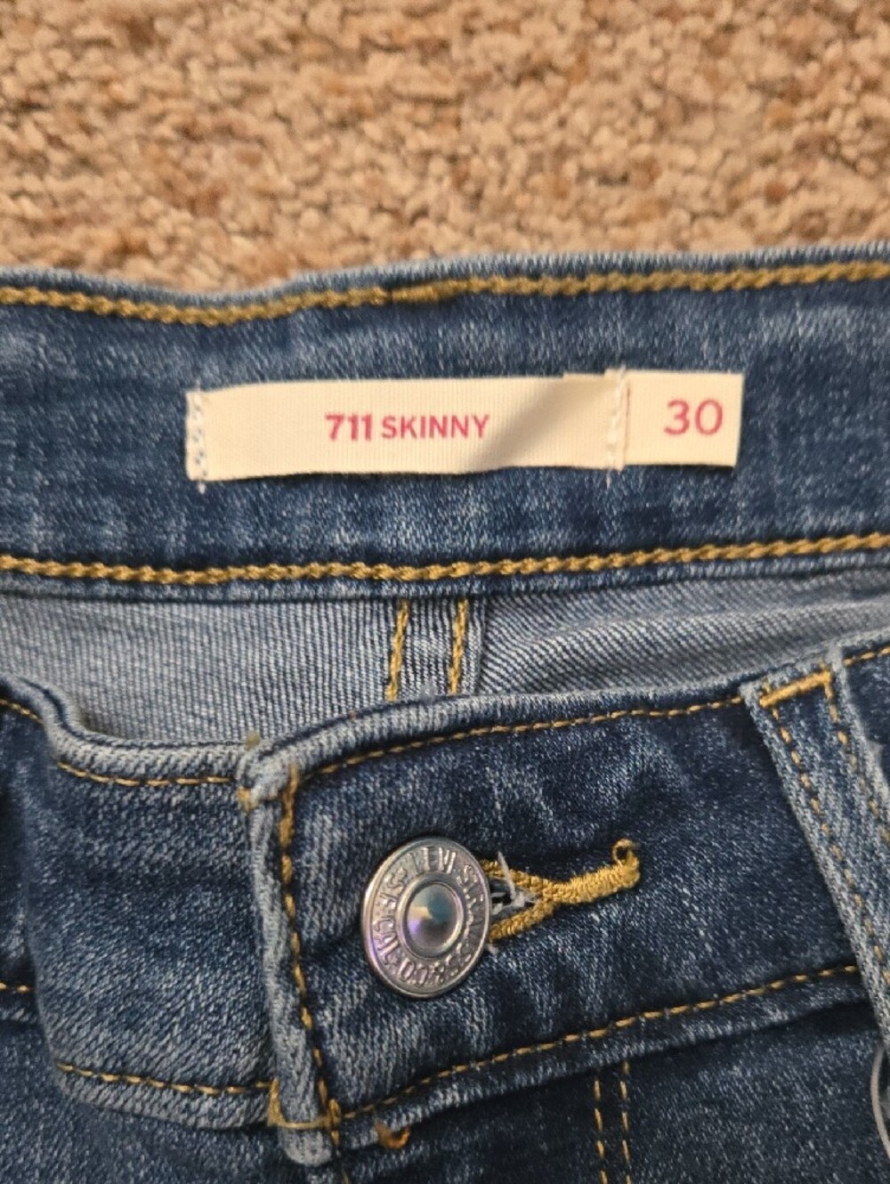 Levi's 711 Skinny Jeans in Blue Denim NWT SIZE 31/28 10 SHORT - Picture 3 of 7